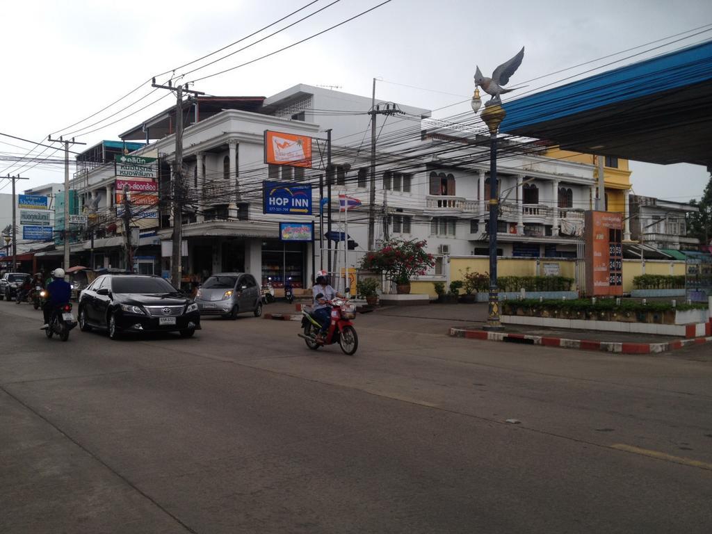 Retro Box Hotel Chumphon Exterior photo