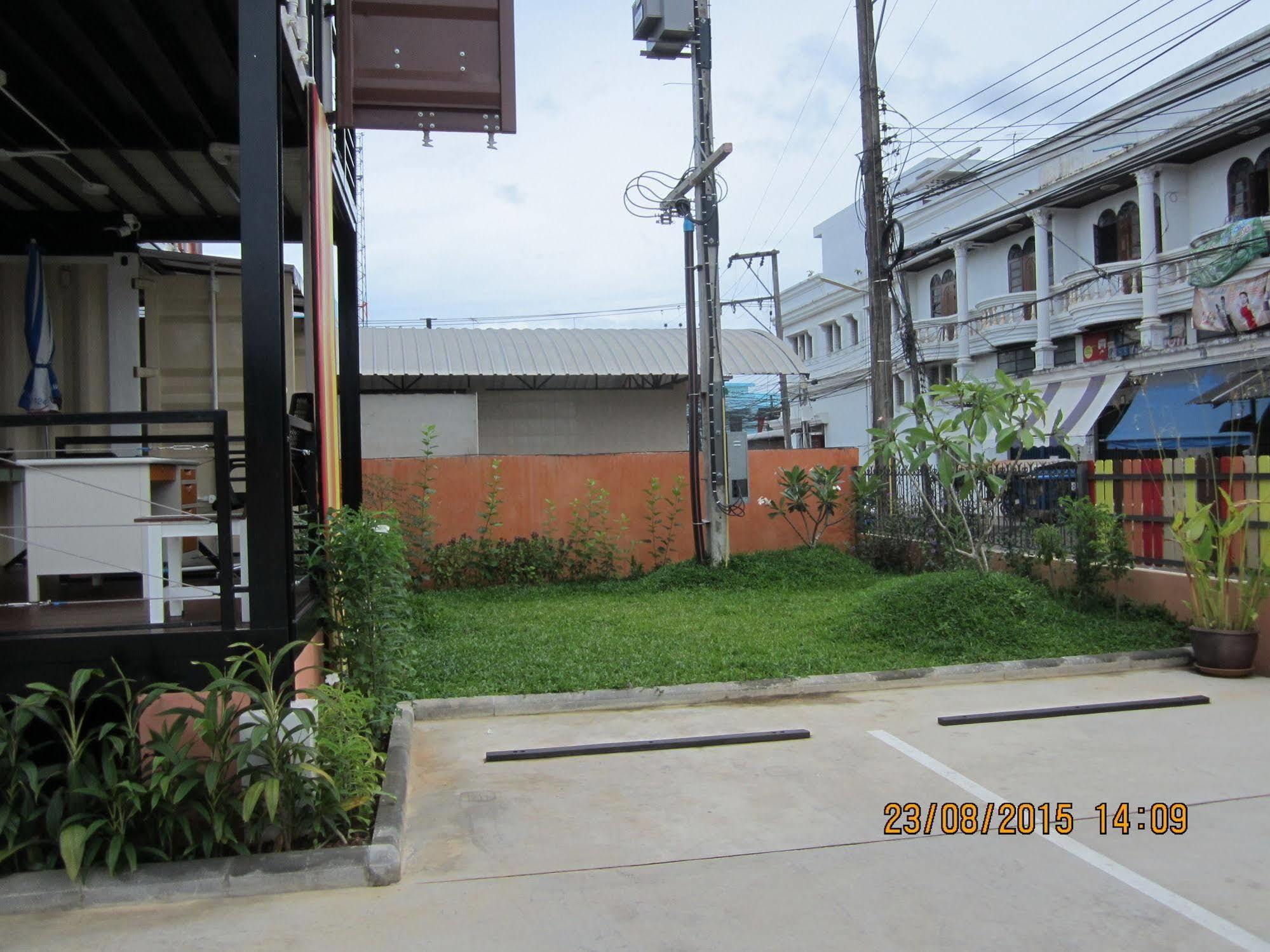 Retro Box Hotel Chumphon Exterior photo